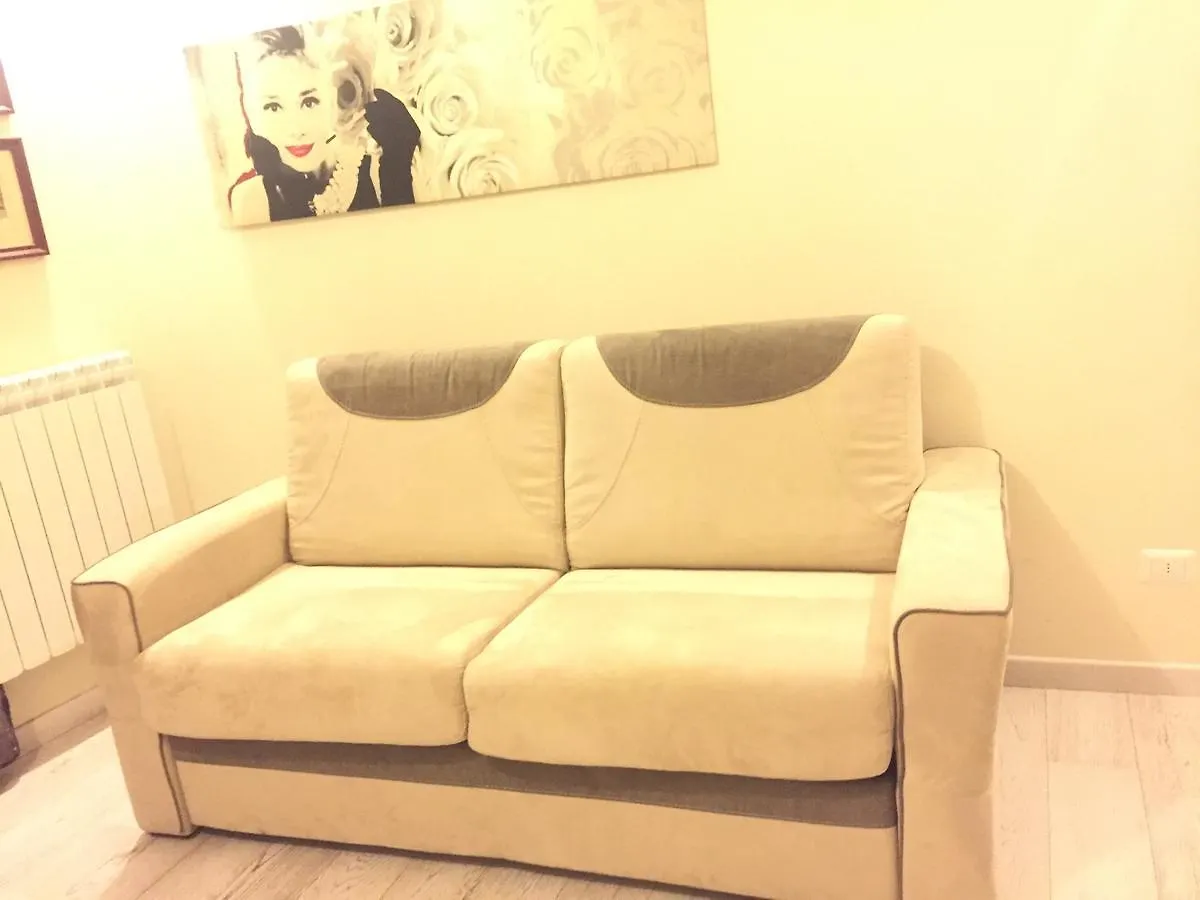 Sant\'Antonino Apartment contacts